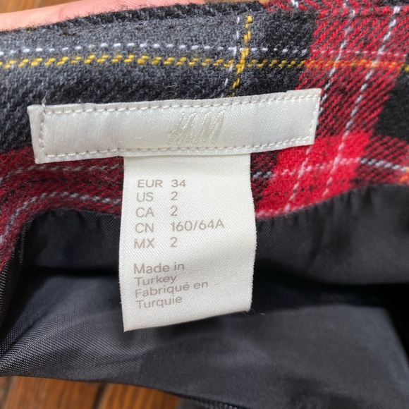 Red and Black Plaid mini skirt - Picture 5 of 5